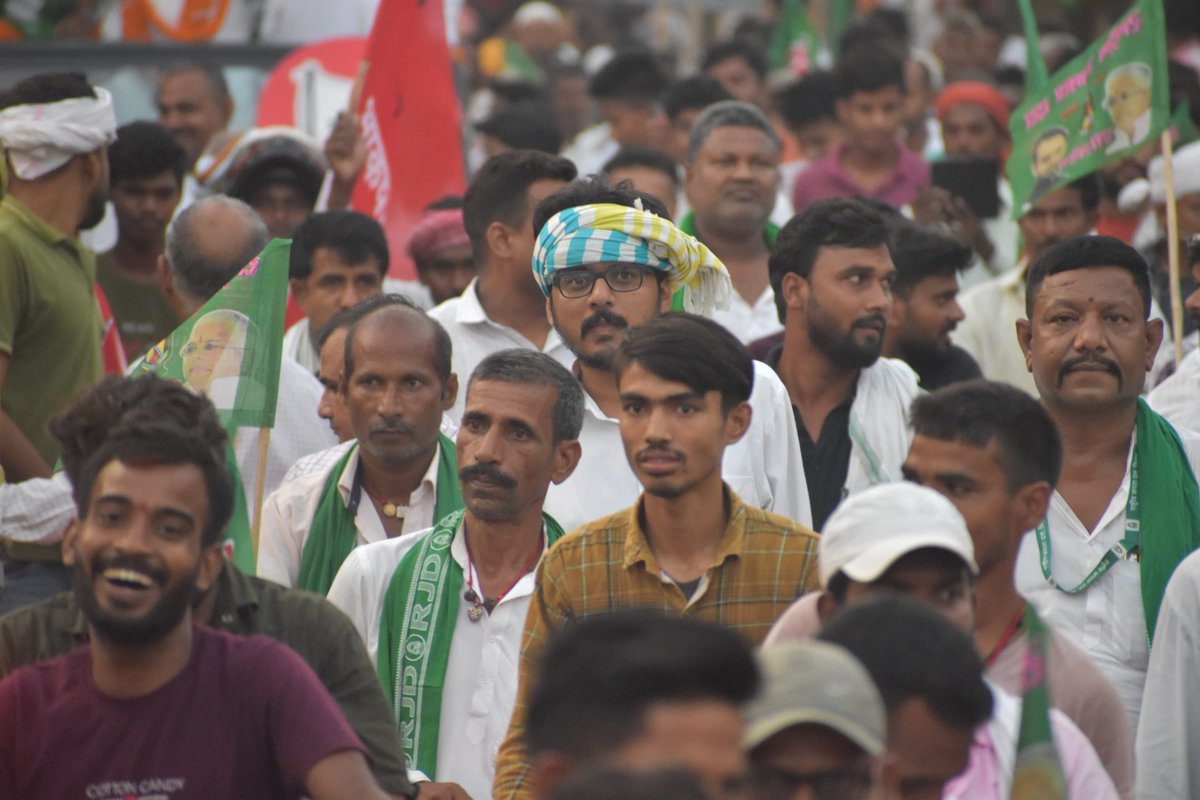 यह तस्वीर नीतीश जी का गढ़ कहे जाने वाले नालंदा से है। 
महागठबंधन प्रत्याशी <a href="/Sandeep_Saurav_/">Sandeep Saurav</a> के साथ हज़ारों लोग चल रहें हैं। बिना किसी अतिरिक्त खर्च के कम सैकड़ों गाडियां, हजारों बाइक और जगह जगह पर जनसैलाब, नालंदा में बदलाव की बयार नहीं आंधी बह रही है। 
छात्र नौजवान और किसान के