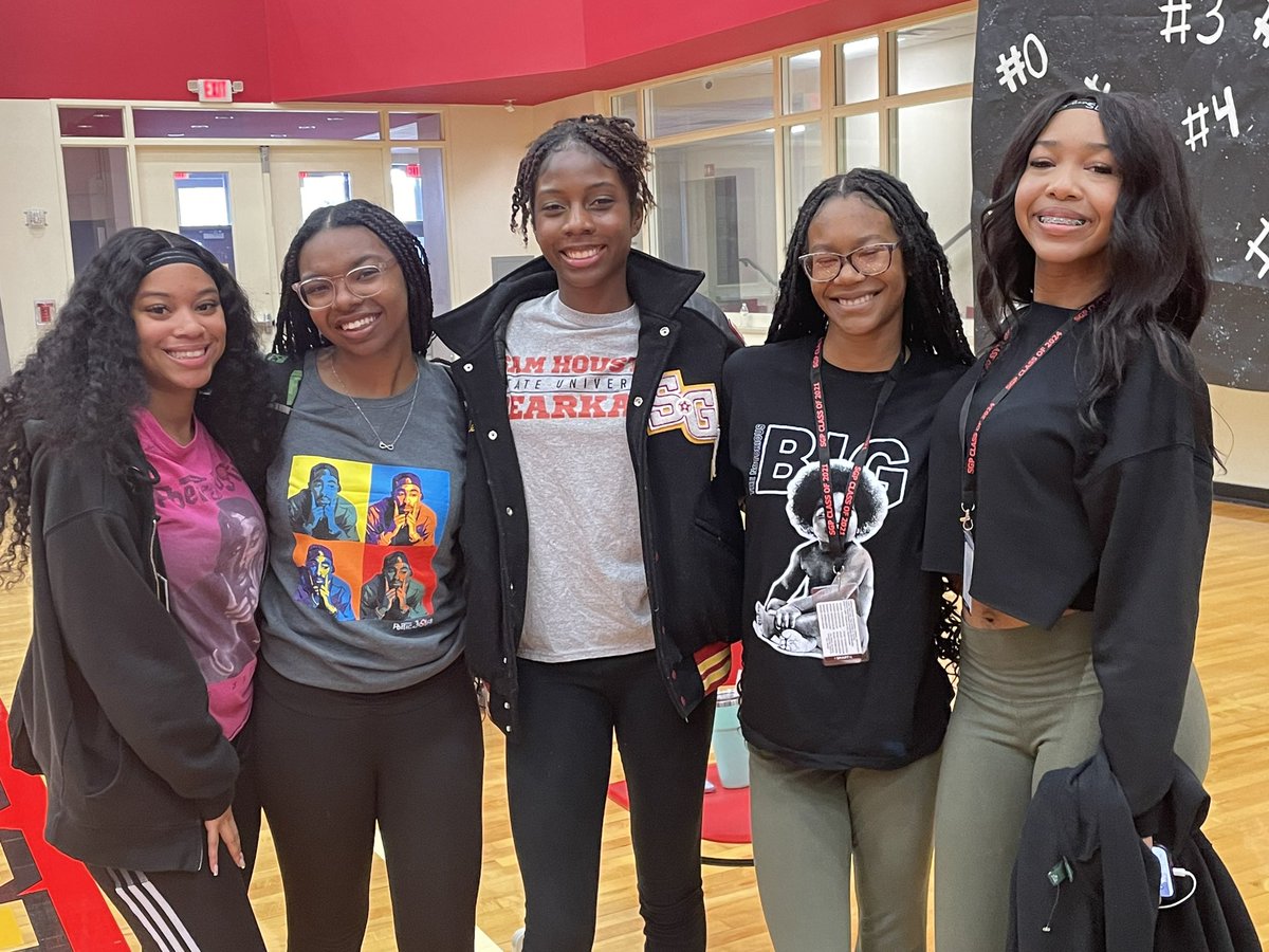 gaby1williams's tweet photo. 2 more days of high school...congrats to everyone moving up!
#gaby1williams #sgphs #sgp https://t.co/6pwPPtxVd6