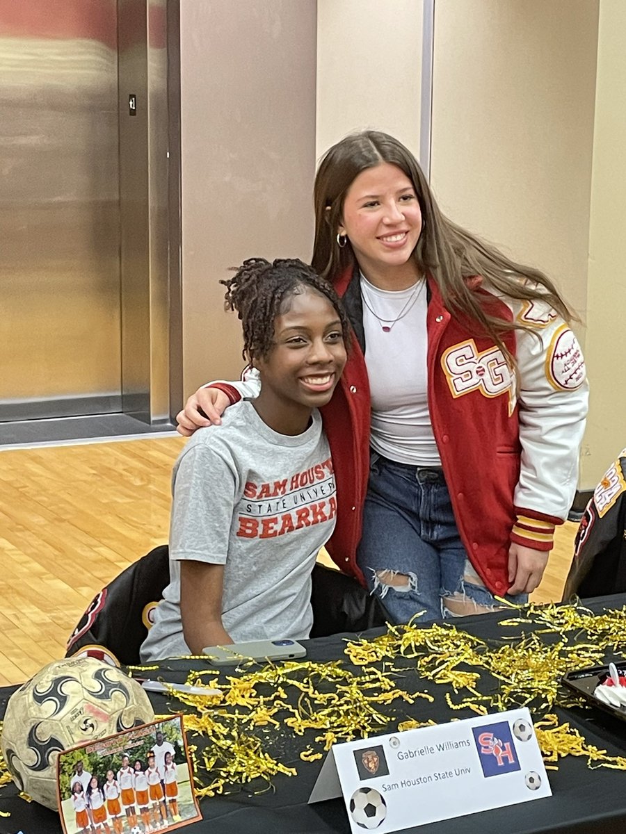 gaby1williams's tweet photo. 2 more days of high school...congrats to everyone moving up!
#gaby1williams #sgphs #sgp https://t.co/6pwPPtxVd6