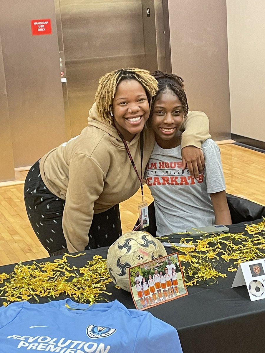 gaby1williams's tweet photo. 2 more days of high school...congrats to everyone moving up!
#gaby1williams #sgphs #sgp https://t.co/6pwPPtxVd6