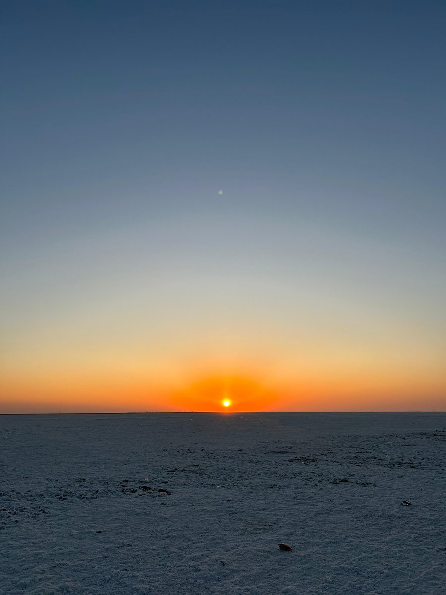 Post a picture of your favourite sunset view.

📍 Rann of Kutch 😍