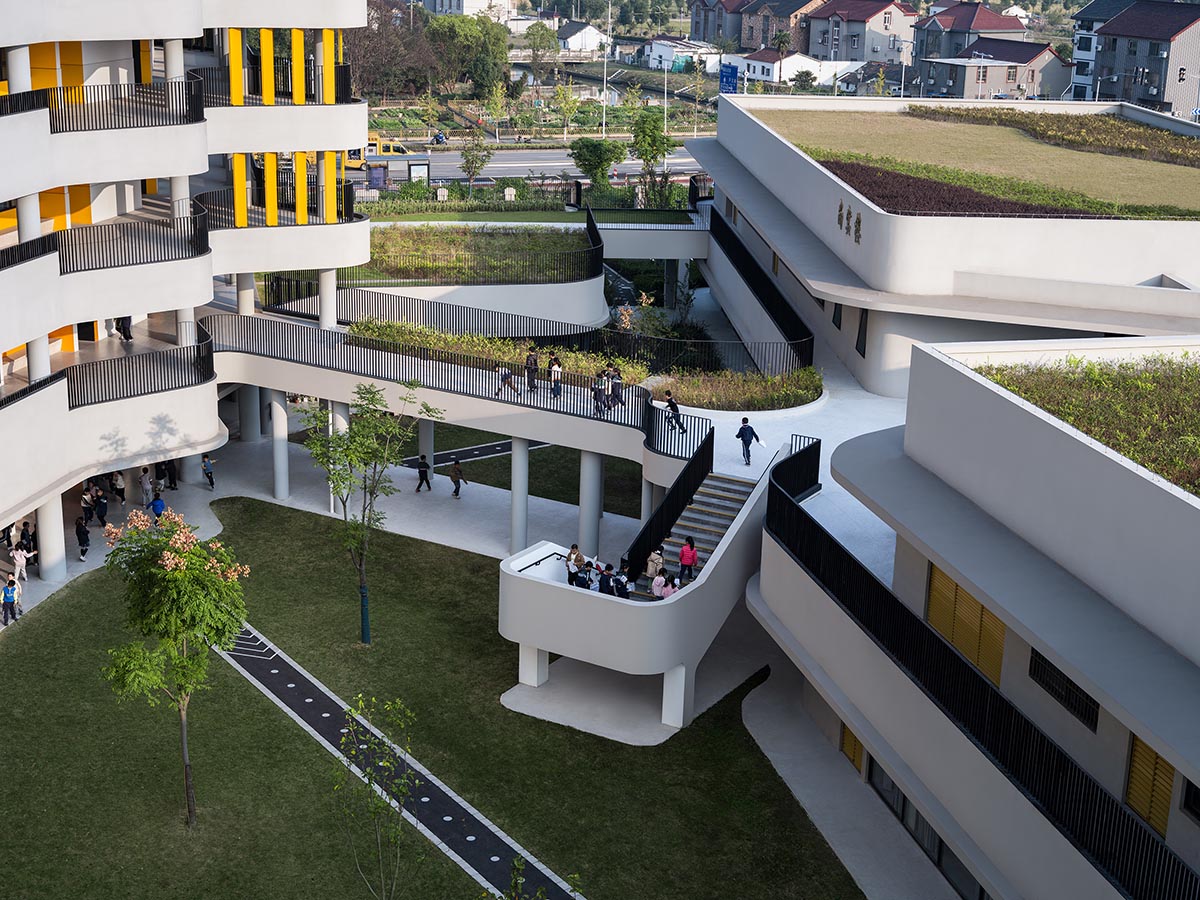 BAU Brearley Architects+Urbanists completes Chonggu Experimental School with curved slabs: worldarchitecture.org/architecture-n… #architecture