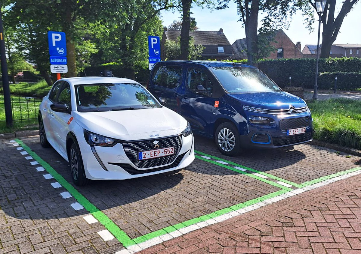 Cambio is er vanaf nu ook in #Ravels, 100% elektrisch! Stadswagen of minivan, telkens een wagen op maat van jouw verplaatsing. Welkom op de infosessie op 11/06 waar we van a tot z uitleggen hoe (elektr.) autodelen met cambio werkt. Inschrijven via cambio.be/ravels