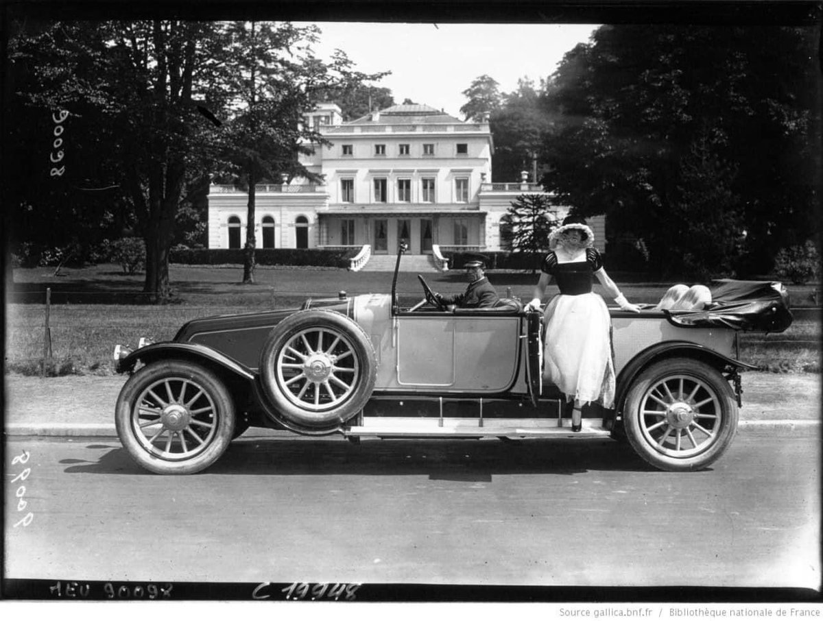 @gunsnrosesgirl3 1920s , A lovely lady exiting a Renault on the Bois de Boulogne, Paris.