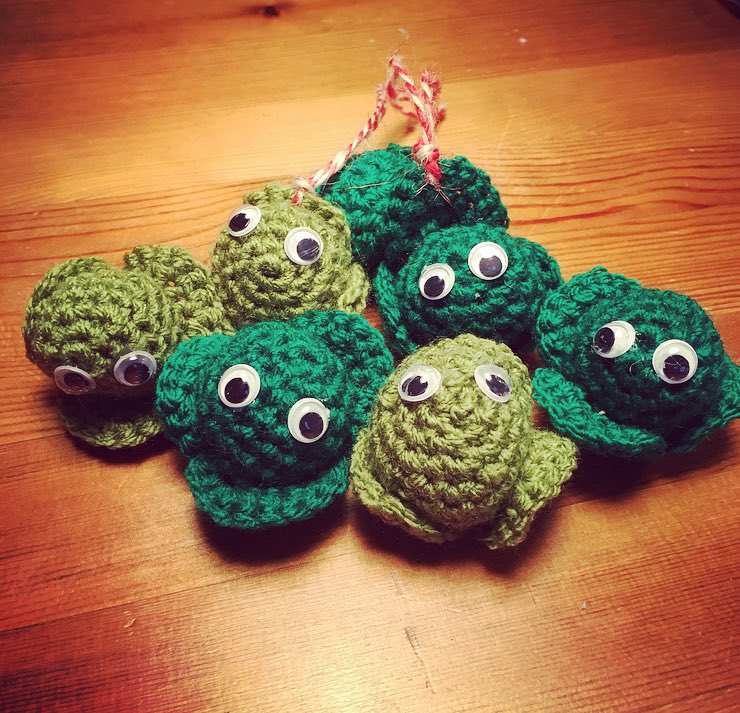 okthenwhatsnext's tweet photo. Today is National eat more fruit and  vegetables day 🥦🥑🥕🌽 so I thought I’d share one of my bestsellers last year- my brussel sprout Christmas tree decorations! 🎄 
-
Available in my #etsy shop

 https://t.co/HZhjeLaxc4

#earlybiz #crochet #etsy #elevenseshour https://t.co/q4FnDBaRCw