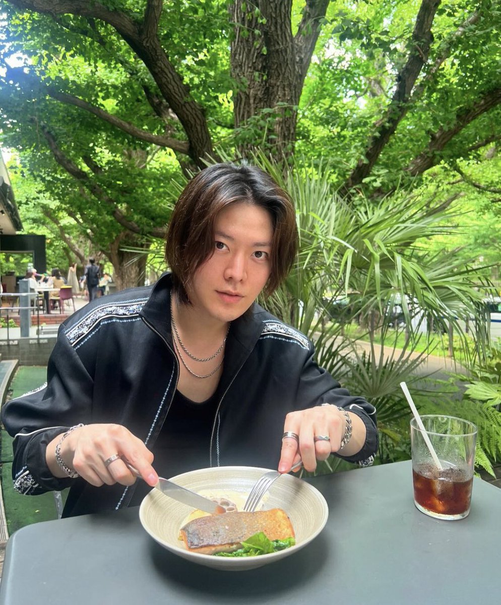 cherrymorolls's tweet photo. yuu_taa_1026 instagram post

"弾丸日本🇯🇵 (waktu yang singkat di Jepang🇯🇵)"

okaeri yuta!!🥹 https://t.co/7qJmg53mT8