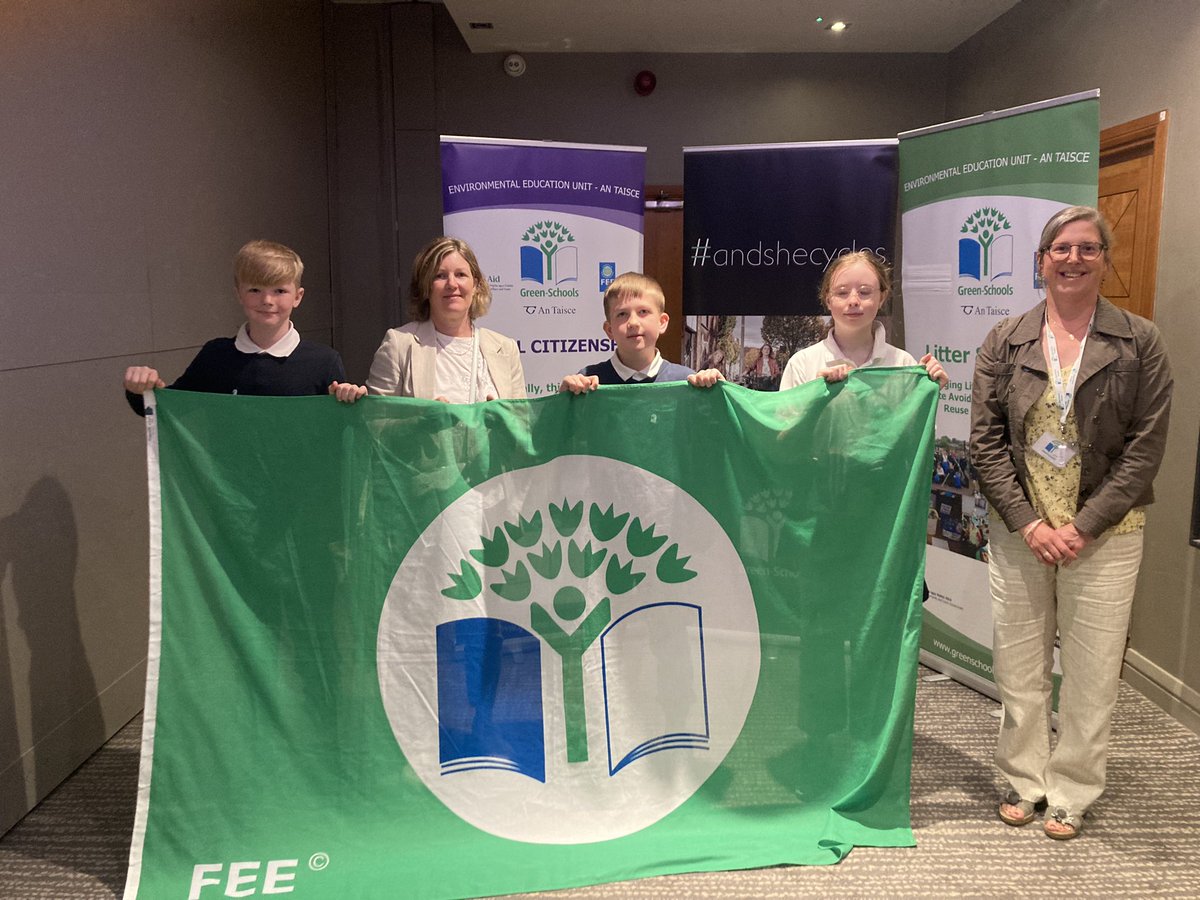 D'atreoraigh mic léinn tréidliachta sa bhac cuid den chúnamh chuig  sráidbhailte Metohija - KoSSev, image size:1200x900