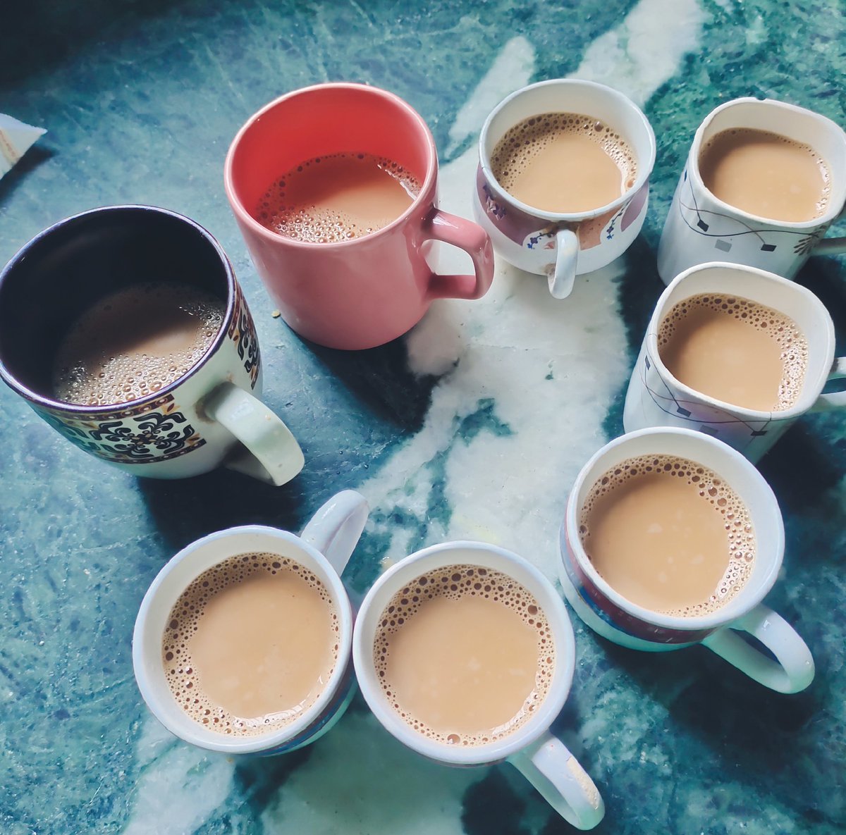 ☕😍

काश एक ख्वाहिश पूरी हो इबादत के बगैर ..
तुम चाय लेकर आओ मेरी इजाजत के बगैर ..

चलो.. चाय पीते है... ☕🤤

#अंतर्राष्ट्रीय_चाय_दिवस