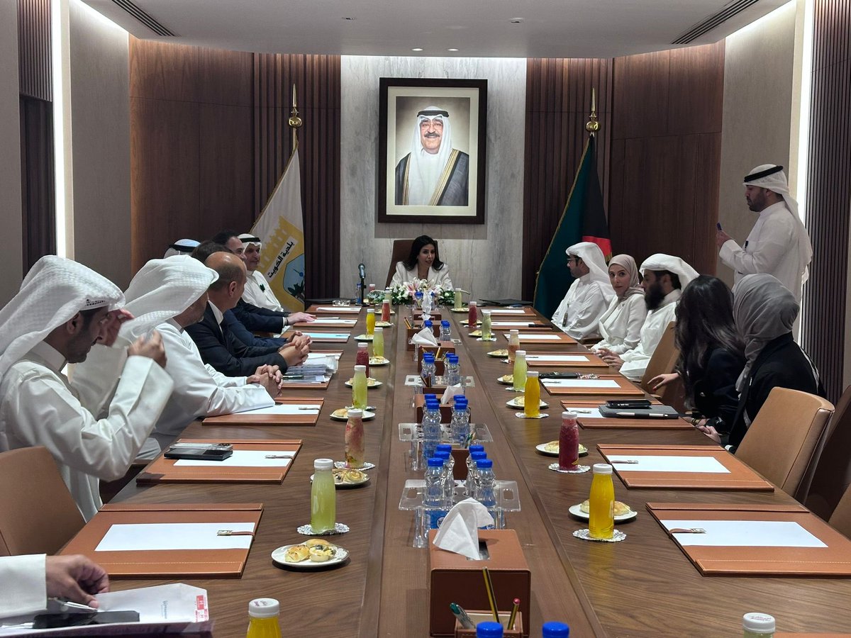 tookshook's tweet photo. اعتمدت #بلدية_الكويت اليوم عقد تصميم وتنفيذ وادارة وتشغيل مبنى مواقف سيارات متعدد الادوار اضافة لتطوير وتجميل الساحات المجاورة للمبنى بمنطقة الشرق ق 7 بالعاصمة.
•بحضور وزيرة الاشغال والبلدية د.نورة المشعان مع الرئيس التنفيذي للبنك الوطني عصام الصقر الراعي الرسمي للمشروع.
#الكويت https://t.co/noxBeh6FE5