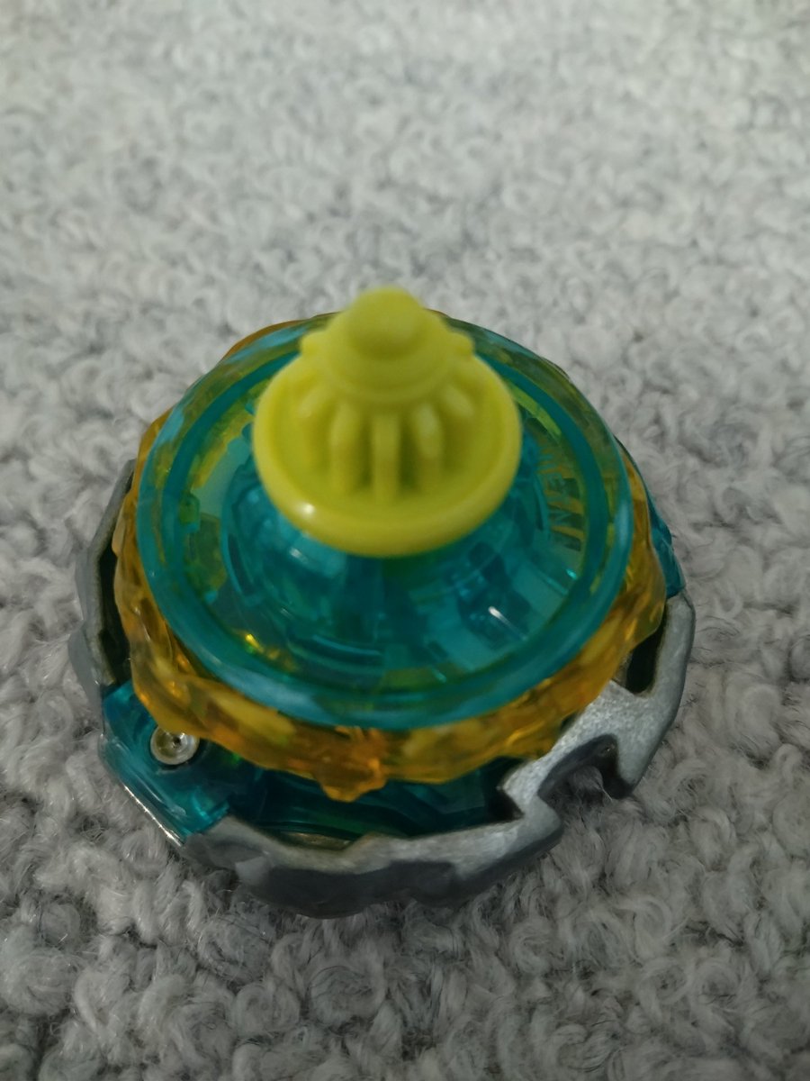 ベイブレードバーストのアンロックユニコーンをベイブレードXで作ってみたゾー(˙◁˙)なんかベイブレードXのまねたアンロックユニコーンの方が強い気が…………まぁベイブレードXだもんね😂  #ベイブレードX #ベイブレードバースト #アンロックユニコーン