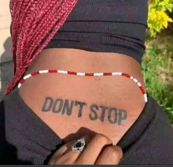 Tu veux construire quoi avec une femme qui a ces genres des tatouages !?