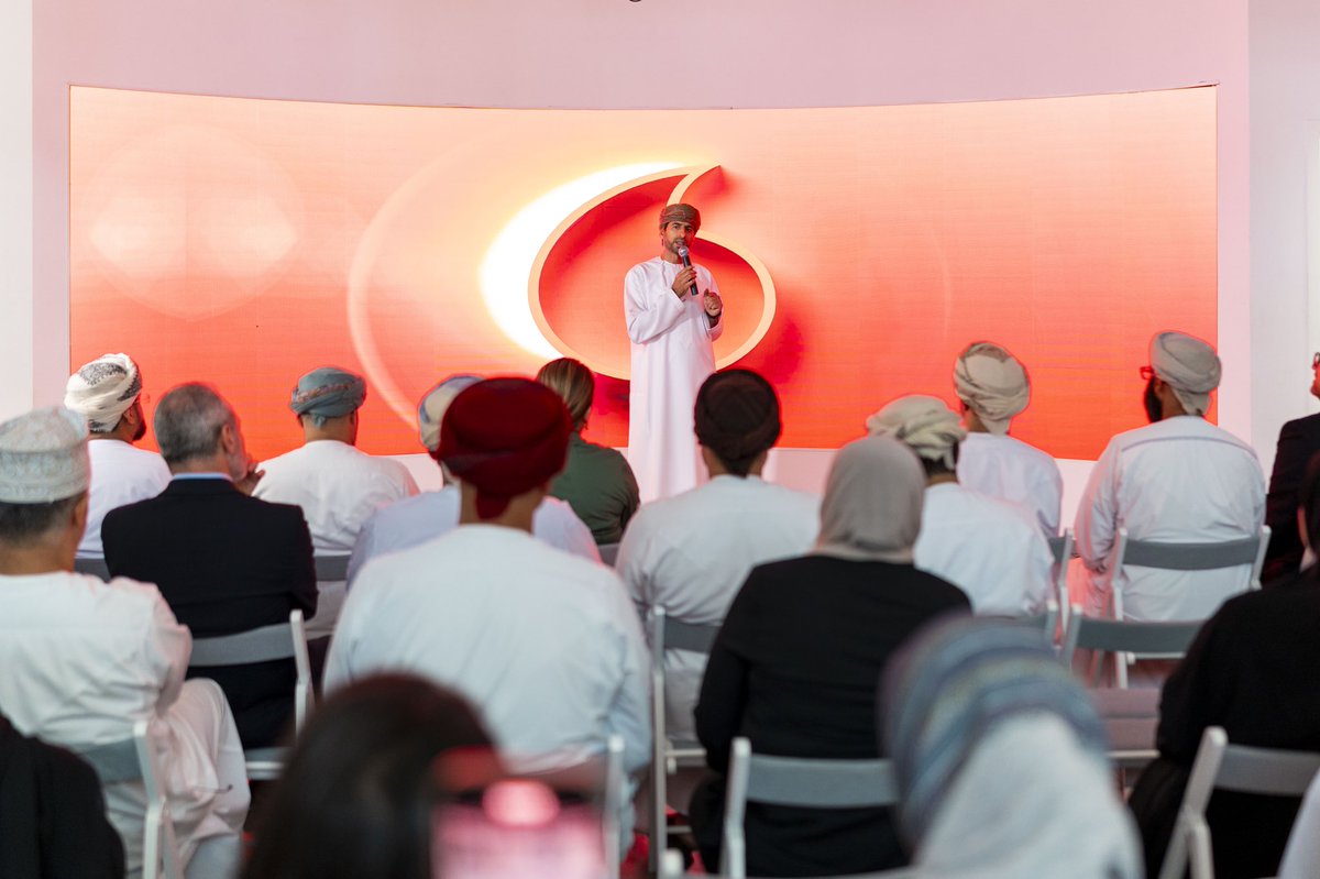 VodafoneOMN's tweet photo. نُعلن اليوم عن إطلاق باقات فودافون BLACK للأعمال آجلة الدفع، استمرارًا لالتزامنا بقيادة التحول في قطاع الاتصالات في سلطنة عُمان وتمكين الشركات من التميز بأعمالها بعدد من الميزات والخدمات الفريدة ودعمها  ومساعدتها على التقدم. https://t.co/dCtwEacROQ