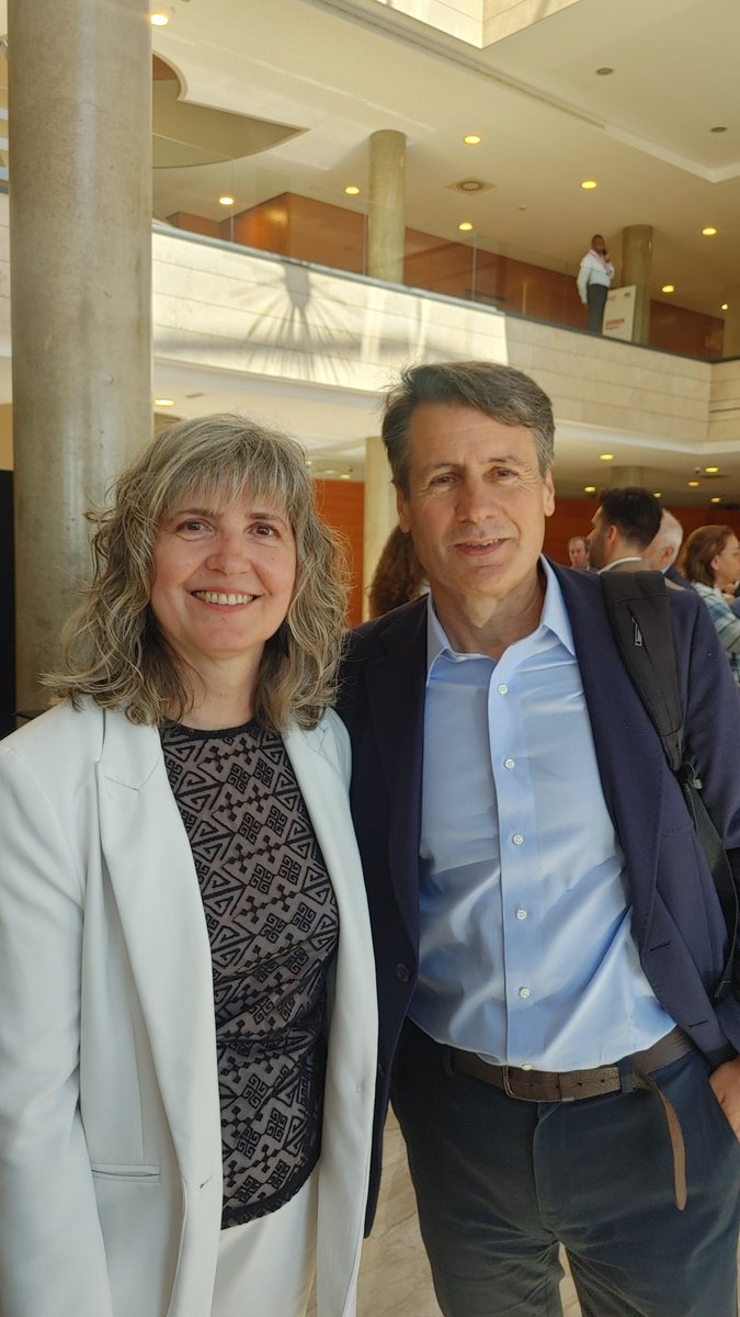 CeliaHil's tweet photo. Momento del cafetito 🥐🍵, de saludar a amigos como @Santi_Garcia y de hacer #Networking en el Foro #RevoluciónIA en @iesebschool gracias a @AedipeCatalunya / @Aedipe
📍 #IESE #Barcelona
#RH #RRHH #HR #IA #AEDIPE #CèliaHil https://t.co/KsLNDG261s