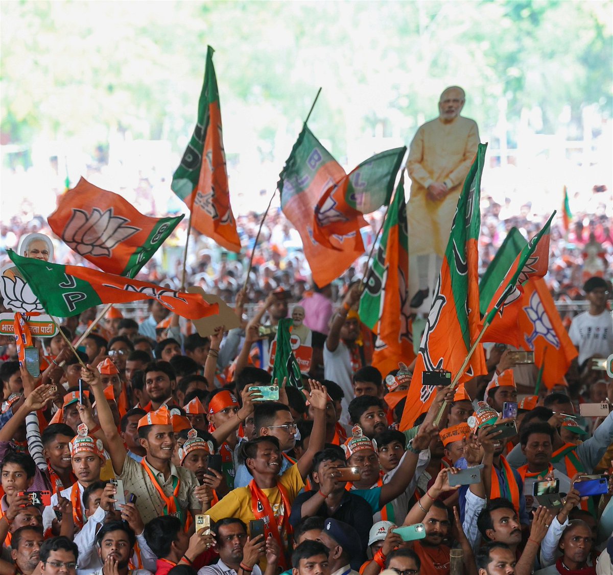 AshokAgarwalKtr's tweet image. *इंडी गठबंधन पूरी तरह परास्त हो चुका है।*

प्रधानमंत्री श्री @narendramodi ने पूर्वी चंपारण, बिहार में विशाल जनसभा को संबोधित किया।

#PhirEkBaarModiSarkar 
#vote #modikiguarante #phirekbaarmodisarkar #PhirVoteTohBantaHaiBosss #AbkiBar400Par 
@bjp4bihar @BJP4India