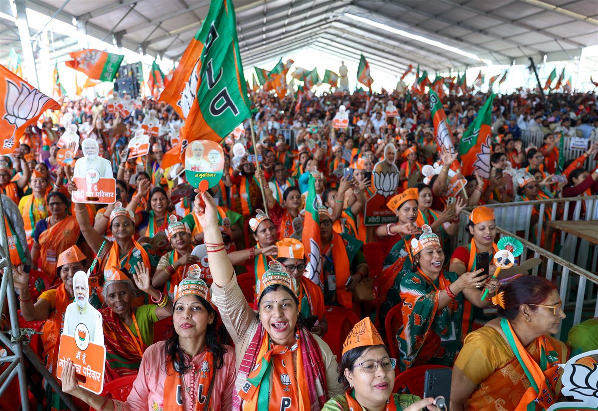 AshokAgarwalKtr's tweet image. *इंडी गठबंधन पूरी तरह परास्त हो चुका है।*

प्रधानमंत्री श्री @narendramodi ने पूर्वी चंपारण, बिहार में विशाल जनसभा को संबोधित किया।

#PhirEkBaarModiSarkar 
#vote #modikiguarante #phirekbaarmodisarkar #PhirVoteTohBantaHaiBosss #AbkiBar400Par 
@bjp4bihar @BJP4India