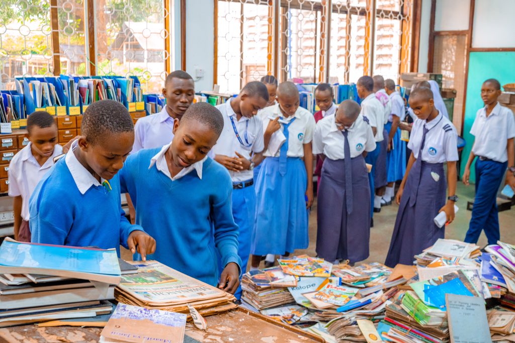 READ_TANZANIA's tweet photo. It was a memorable experience for everyone.
#readtanzania #jifunzekwakusoma #read #reading #libraries #maktaba #tlsb #teachers #students https://t.co/VfORKMjXBZ