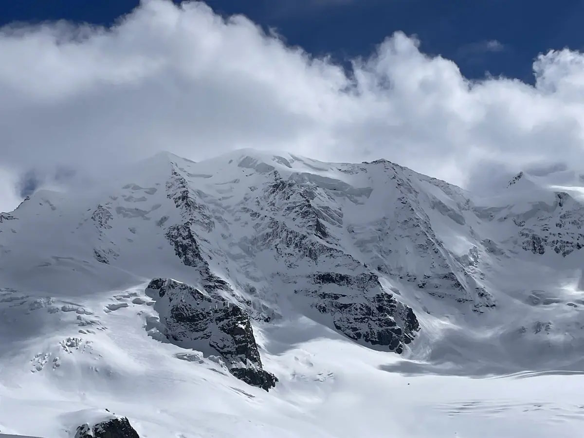Fin de semana trágico: 4 fallecidos en avalanchas y caídas en los Alpes suizos dlvr.it/T7B2Vg @lugaresdenieve