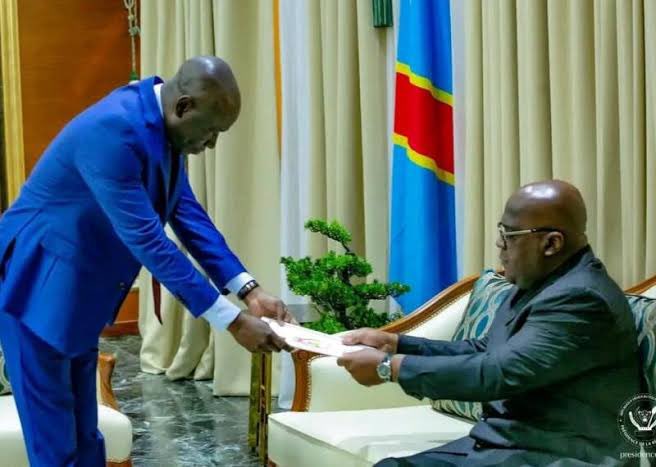 #RDC: L'annonce du ticket de la Majorité pour l'élection du bureau définitif de l' @AssembleeNatRDC  est prévue ce mardi après que le coordonnateur de la Majorité Parlementaire, le sénateur @AugustinKabuyaT, a été reçu lundi dans la soirée par le président @fatshi13 pour déposer