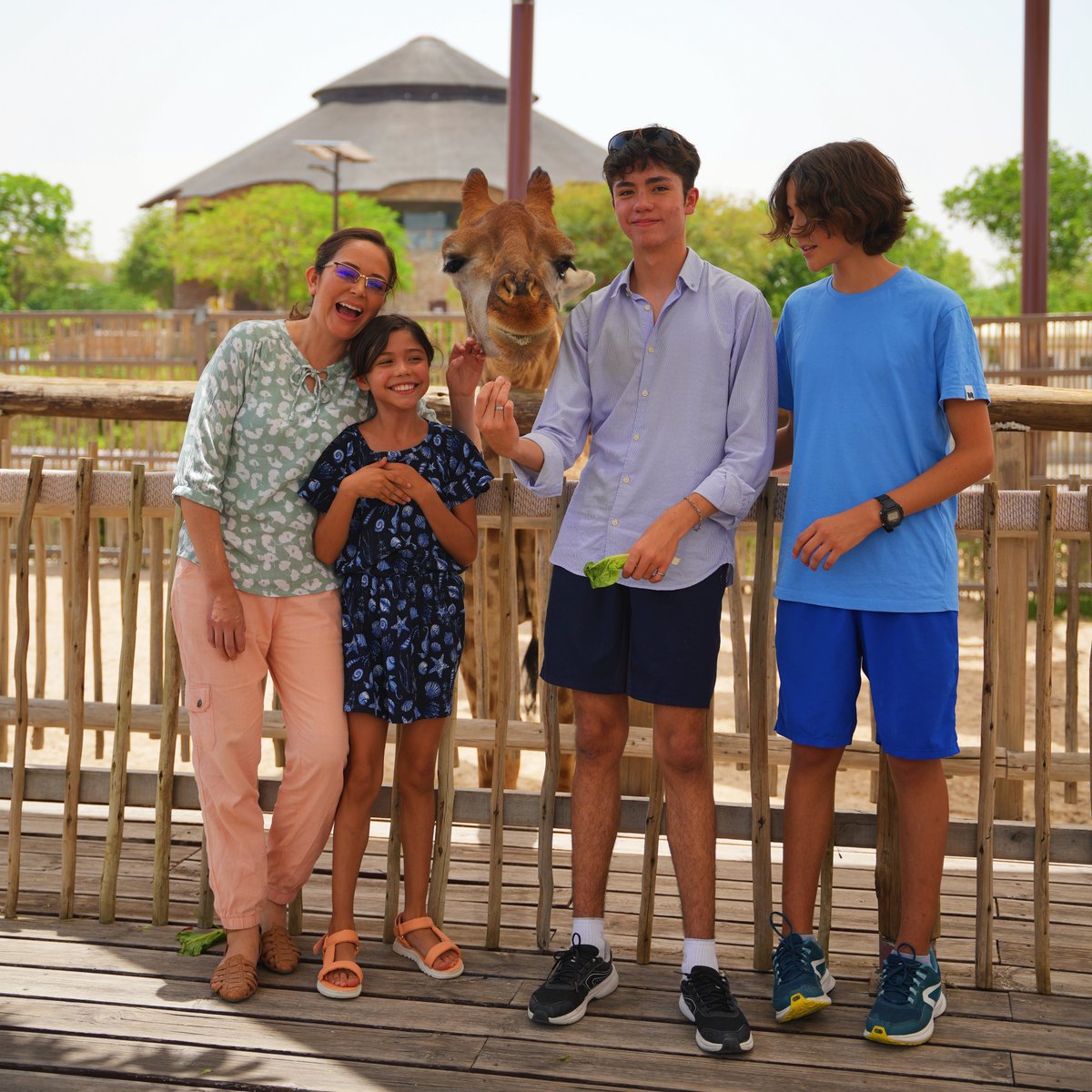 الزرافة يارا كونت صداقة ستدوم حتى بعد انتهاء الموسم😉🦒
زوروا #دبي_سفاري_بارك قبل انتهاء الموسم!