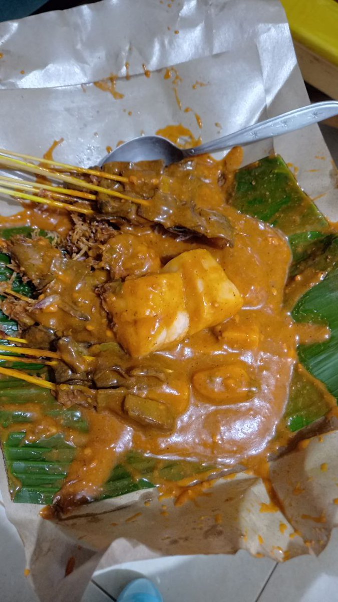 FOOD_FESS's tweet photo. 25 ribu 13pcs sate padang guis mau sedekah abangnya😭👍 btw dom depok jabar. sate padang abs https://t.co/YKJsKC1Hax