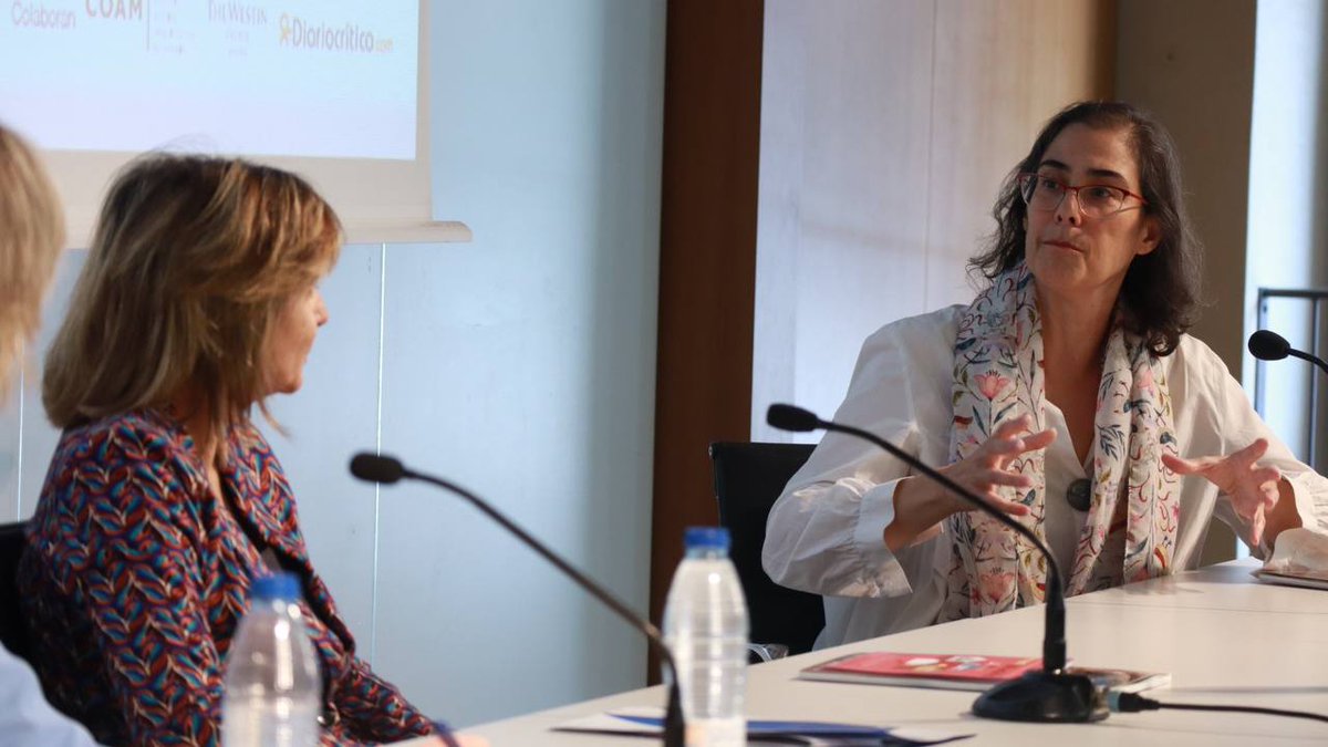 Madridiario's tweet photo. #VivirEnMadrid Esther Valdés, experta en Sostenibilidad y Paisaje en la @universidadcjc: "Si generamos una infraestructura verde sobre una gris acabaremos generando ciudades mucho más vivibles. Hacer ciudades verdes es imprescindible".

📹 Sigue en directo:
https://t.co/YlF8CZVK50………