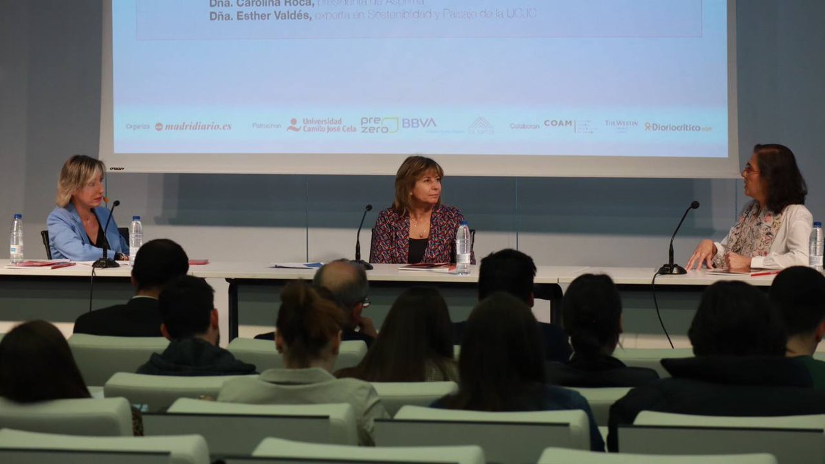 Madridiario's tweet photo. #VivirEnMadrid Esther Valdés, experta en Sostenibilidad y Paisaje en la @universidadcjc: "Si generamos una infraestructura verde sobre una gris acabaremos generando ciudades mucho más vivibles. Hacer ciudades verdes es imprescindible".

📹 Sigue en directo:
https://t.co/YlF8CZVK50………