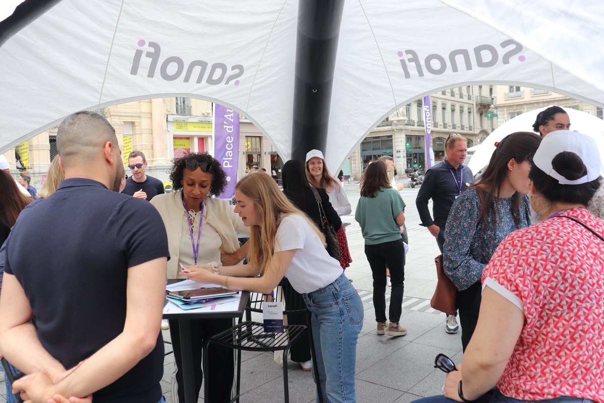 virginievaste's tweet photo. En direct de la Place des Terreaux pour la quatrième édition « Place
d’avenir » les collaborateurs de Sanofi de sites de Marcy l’Etoile, Neuville-
Sur-Saône, Lyon Gerland et Campus Lyon vous attendent jusqu’à 19h, pour
échanger autour de votre projet professionnel.
#RSE #Sanofi https://t.co/nPI0cLlJRj