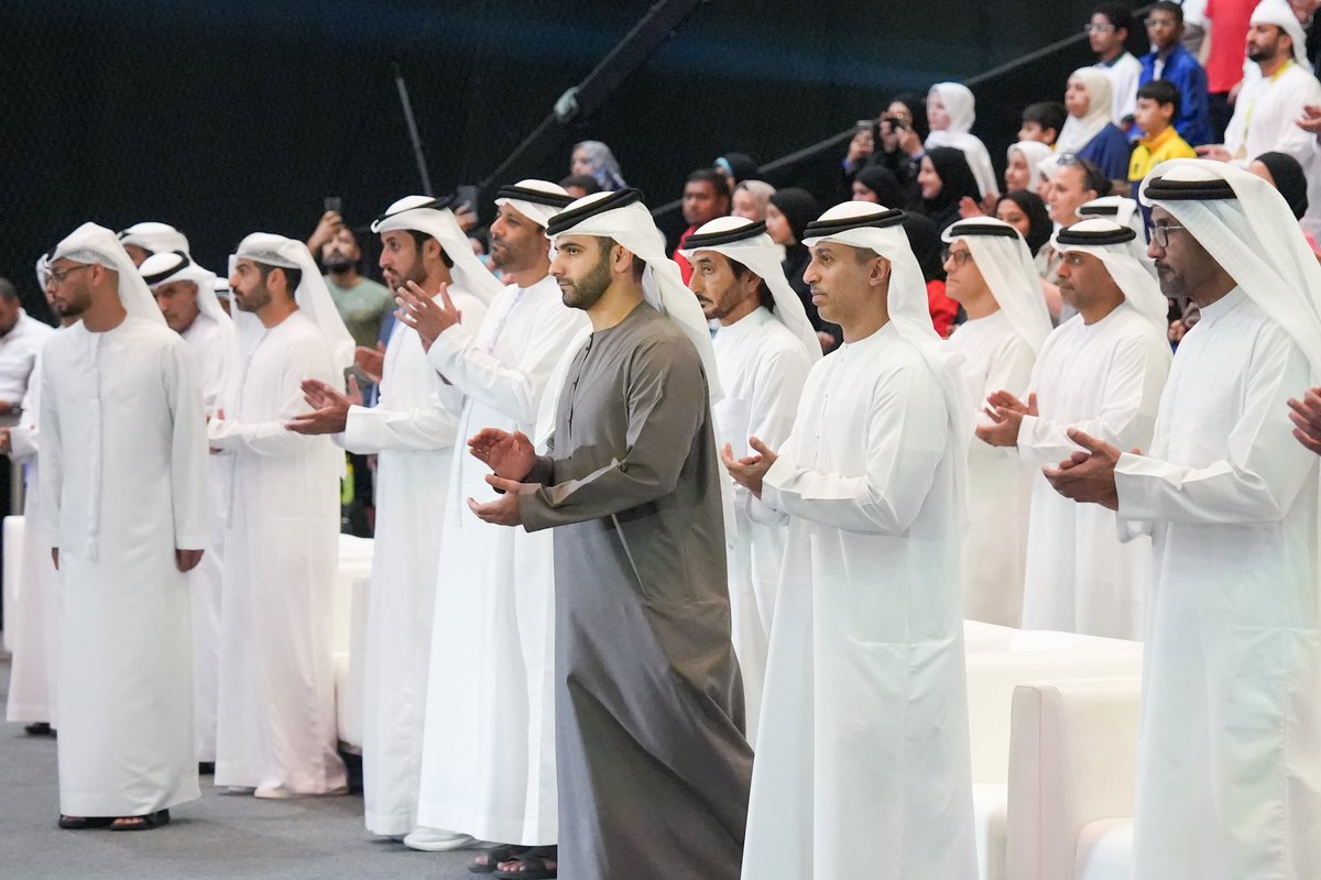 uaesusf's tweet photo. من حضور سمو الشيخ منصور بن محمد بن راشد آل مكتوم، رئيس مجلس دبي الرياضي، و معالي الدكتور أحمد بالهول الفلاسي، وزير التربية والتعليم، رئيس الهيئة العامة للرياضة لتهنئة وتكريم الطلاب الفائزين في الموسم الثاني من #بطولة_الألعاب_المدرسية https://t.co/0Qtu6W1pIt