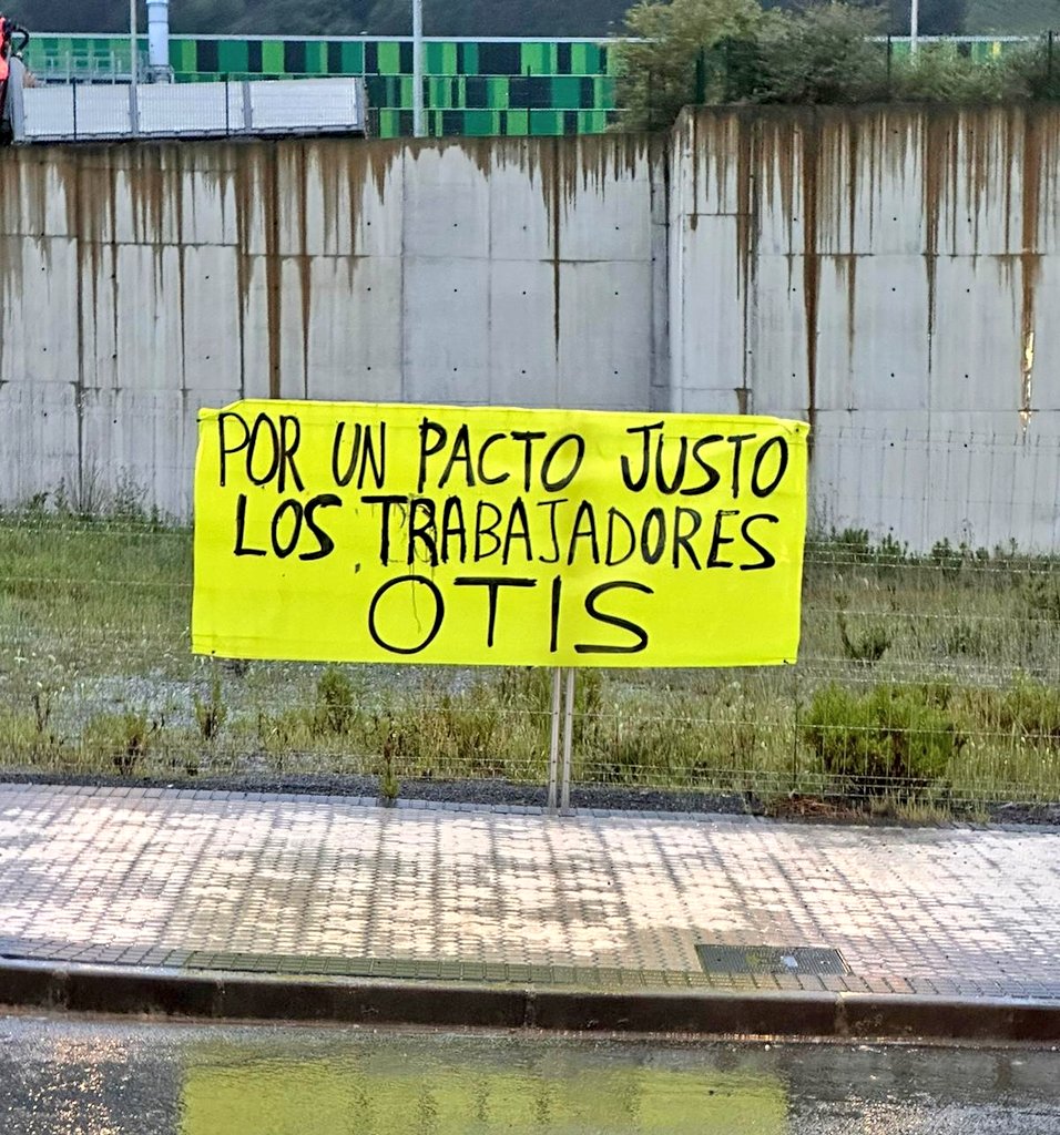 SE tweet media