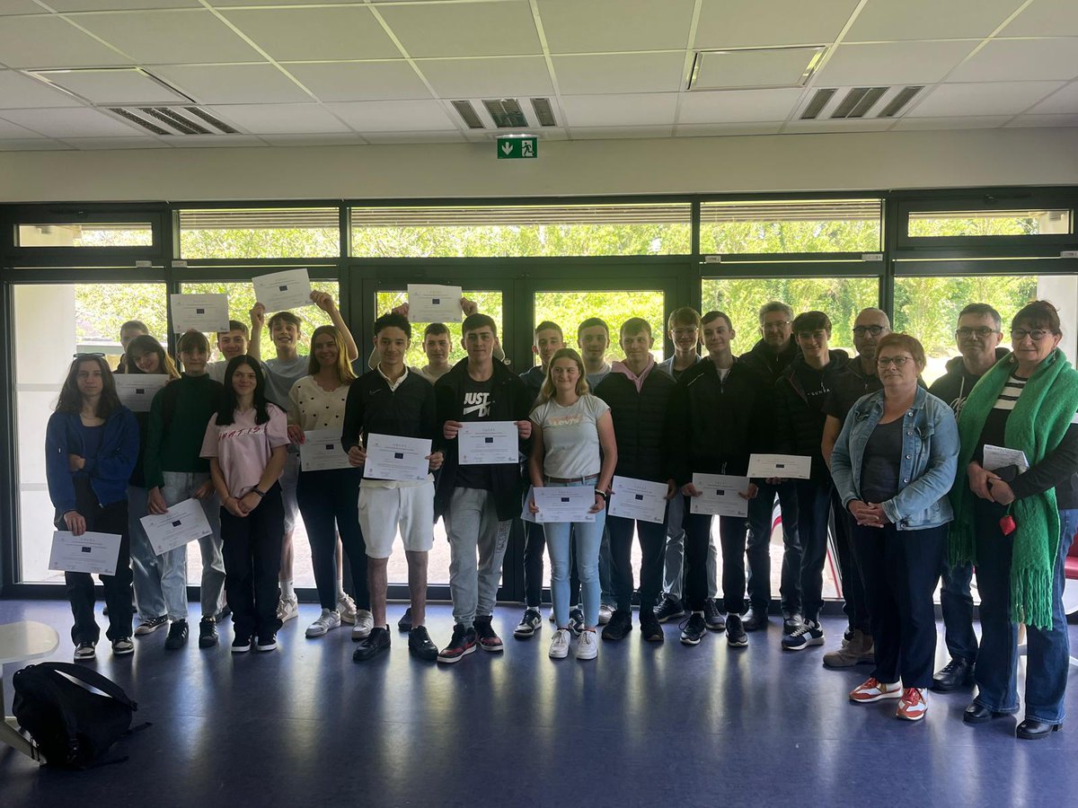 afasec_officiel's tweet photo. Félicitations à nos diplômés EQUES 2024 de l'académie #AFASEC de Graignes ! Passeport européen de compétences, le certificat EQUES est un véritable atout professionnel. https://t.co/xs80oJf9eZ