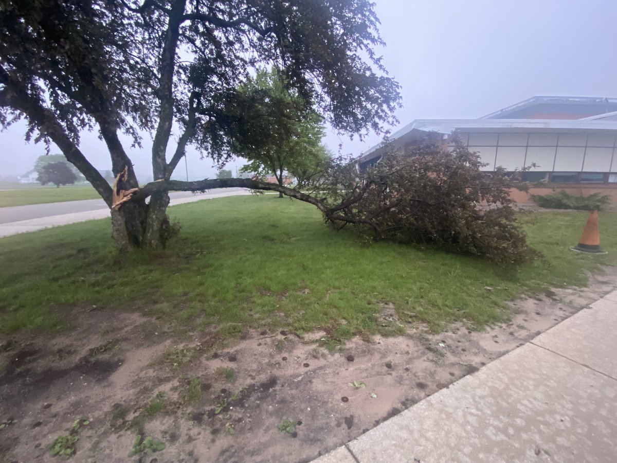BlakeHansen19's tweet image. Sporadic tree damage on the grounds of Morley-Stanwood Community Schools. 

One particular pine uprooted, some minor roof/siding damage at the elementary school. @NWSGrandRapids