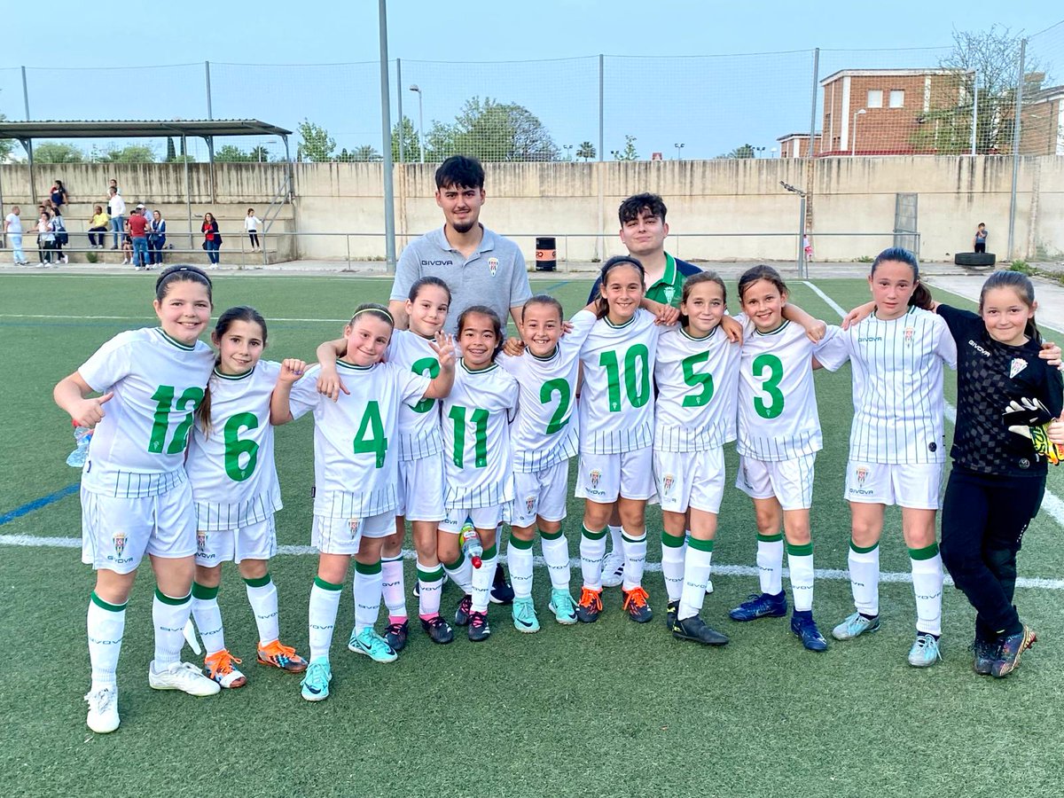 CordobaFemenino's tweet photo. 👧🏻 𝐂𝐀𝐍𝐓𝐄𝐑𝐀 ||  BENJAMÍN B  

ℹ️ Nuestro Benjamín B pasa de ronda en la Copa Diputación🏆 Las blanquiverdes lograron igualar el resultado de la ida (1-4) frente al Paco Pradas y sentenciar la vuelta (4-7) para conseguir el pase de eliminatoria en la tanda de penaltis (3-2) https://t.co/cJkIyXawBo