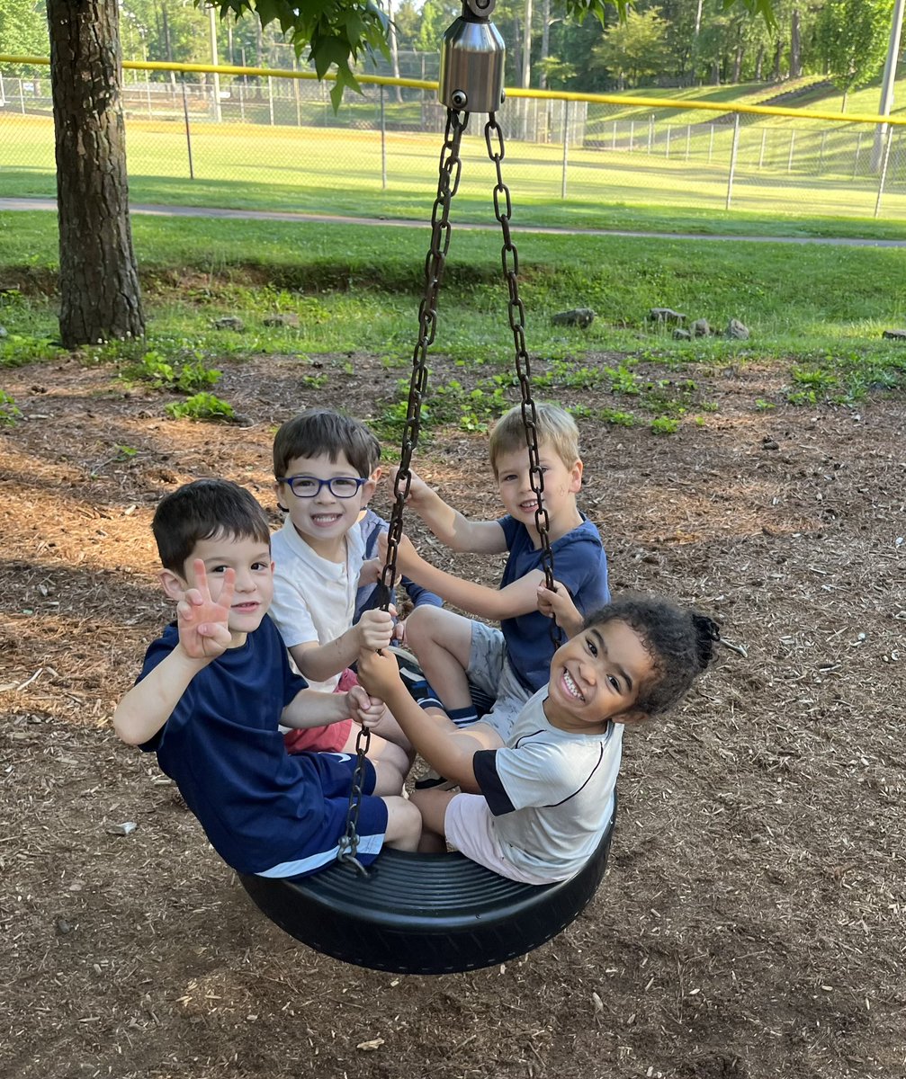 Cathy62966247's tweet photo. We had a beautiful day to take a nature walk and play at the park!

#RNEGreatThings https://t.co/Dib71mESTZ