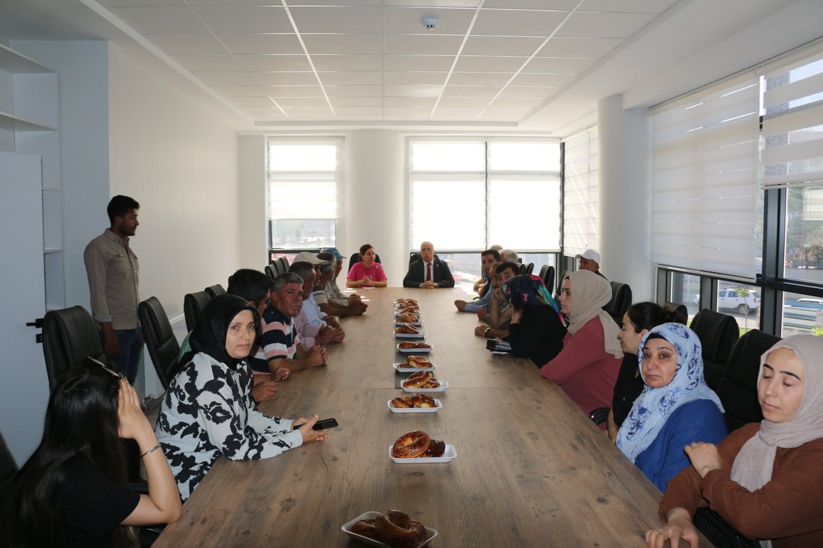 TCPazarcikBel's tweet photo. Belediye Başkanımız Sayın Av. Haydar İKİZER, Belediyemiz Park ve Bahçeler Müdürlüğüne bağlı Personellerimizle bir araya gelerek, Atatürk Parkımız başta olmak üzere ilçemiz genelinde bulunan park, yeşil alanlarımız ve taziye evleri için yapılması gereken planları konuşup, https://t.co/ePv3SLFUTT