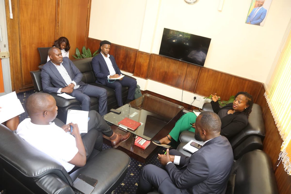 IbrahimAuma_'s tweet photo. Excited to have welcomed C40 Cities' Incoming Regional Director, Ms. Dora Modise @GBCSA_CEO, to discuss strengthening our climate action efforts in Nairobi! We’re grateful for @c40cities’ support, especially in developing and implementing our Climate Action Plan (2020-2050). The solarization of City Markets is just the beginning. Together, we aim for tangible projects that benefit our citizens and involve local expertise.