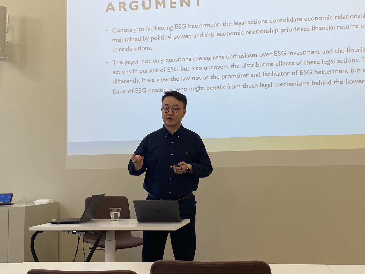 KimmoNuotio's tweet photo. ESG and sustainability. Assistant professor Kangle Zhang from ⁦@PKU1898⁩ presents ⁦@ChinaLawCenter⁩ ⁦@ruleoflawcentre⁩ https://t.co/XF7PlEZSix