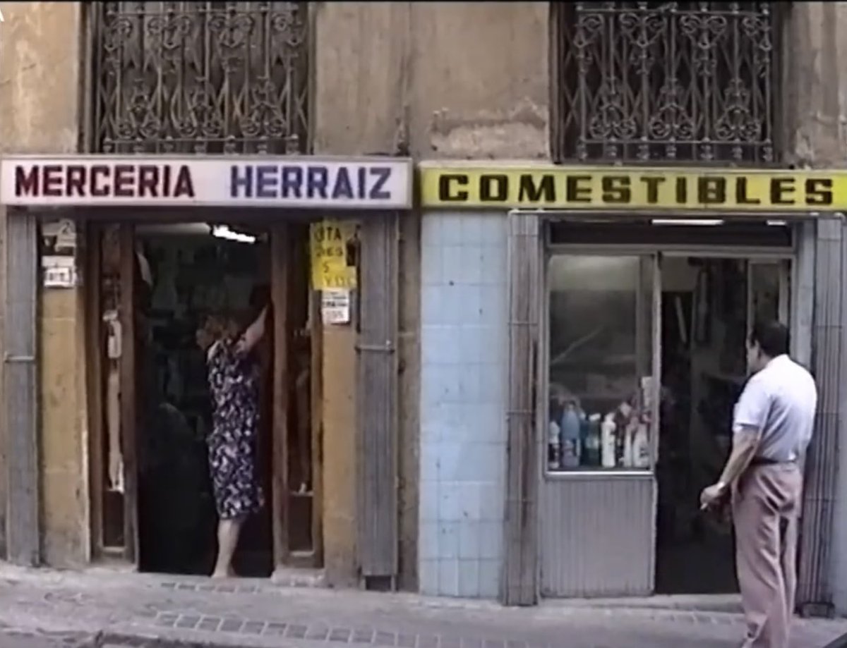 ATommylascelles's tweet image. “Souvenirs de Madrid” de Jacques Duron.

Un documental sobre el Madrid desaparecido de los años 90. Un viaje en el tiempo por los barrios de Malasaña, Lavapiés, Embajadores y La Latina.