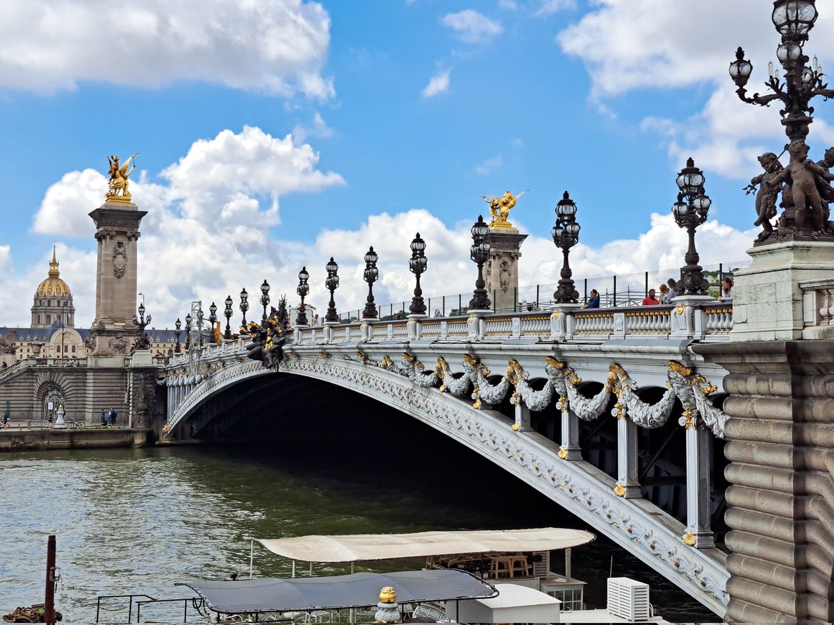 🤩 Pour moi le plus beau pont de @Paris : Pont Alexandre III
#MonumentHistorique 
#BaladeSympa #MagnifiqueFrance #CestPasLoinEnTrain @LmrTourisme