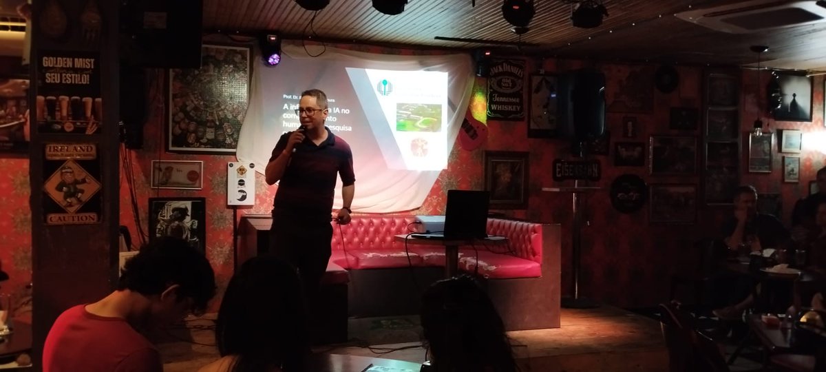Last week, our group participated in the #pintofscience event talking about AI in human behavior and Health Sciences. We talked about the last biomechanics studies of our lab with cancer and knee osteoarthritis.