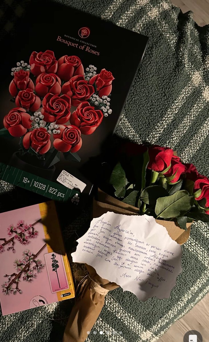 ulanburki's tweet photo. aşk cidden böyle bişey mi ? https://t.co/VUfimLen5n