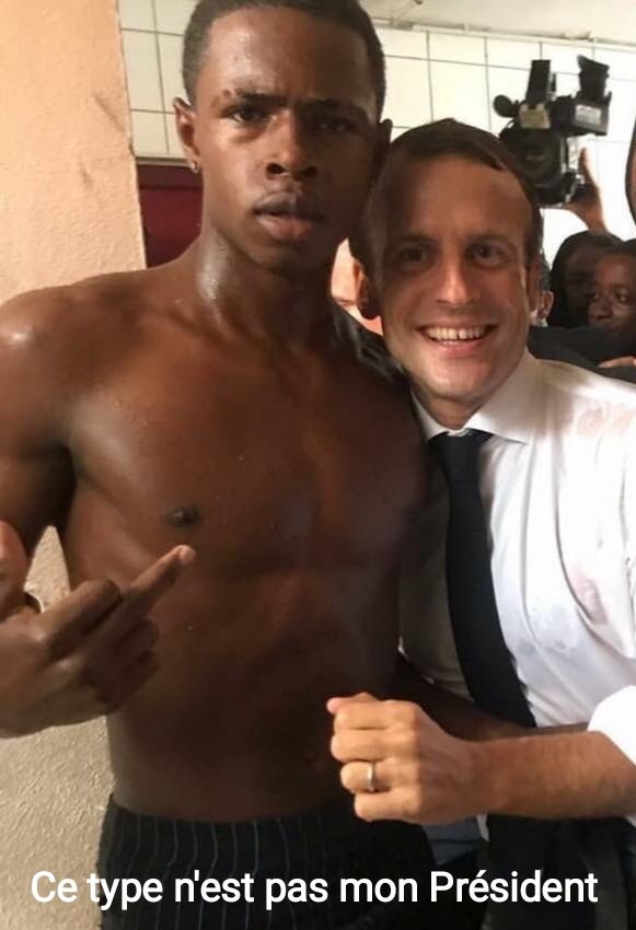 Alexandre54200's tweet photo. Rendre hommage, faire la morale,  puis faire un gros bain de foule avec des torses transpi chocolats, je vous le dis, il kiffe ça 🍆💦🫶🏾 #NouvelleCalédonie https://t.co/7TCZG553Ci