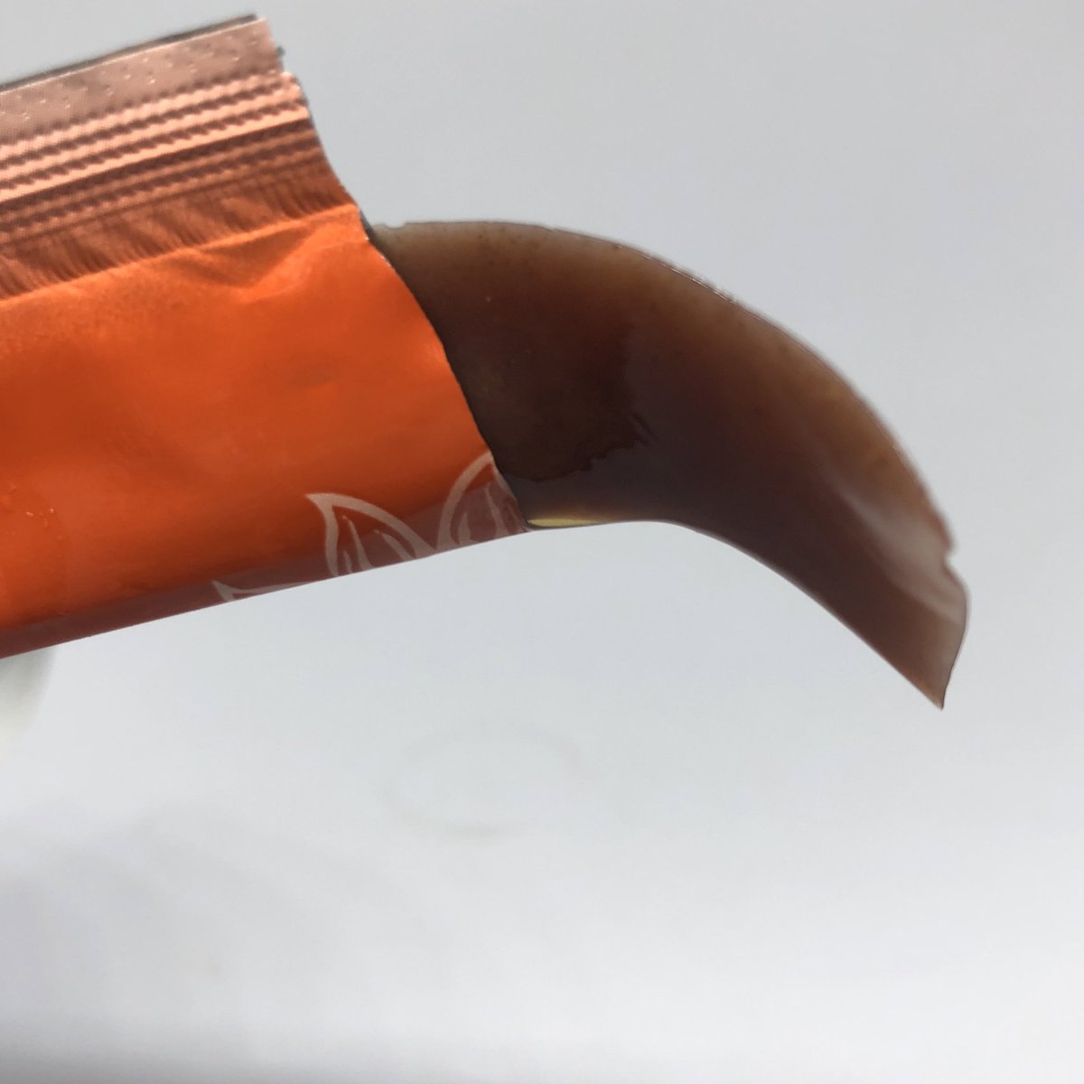 oteoteiotei2's tweet image. meemo ミーモ ボディケア ゼリー 
#使用レビュー

ザクロ＆カシス味の種類が入っていて飲み分ける珍しいタイプです。
この類の商品の中でも一段とコンパクトなサイズ感でミニバッグ等にも入れやすいです。
１包あたり約6kcalなのでダイエット中も気にせず継続できそう⭕️