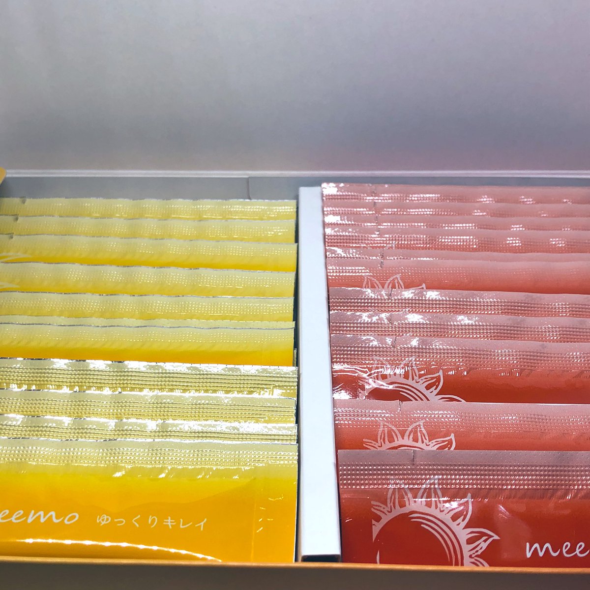 oteoteiotei2's tweet image. meemo ミーモ ボディケア ゼリー 
#使用レビュー

ザクロ＆カシス味の種類が入っていて飲み分ける珍しいタイプです。
この類の商品の中でも一段とコンパクトなサイズ感でミニバッグ等にも入れやすいです。
１包あたり約6kcalなのでダイエット中も気にせず継続できそう⭕️