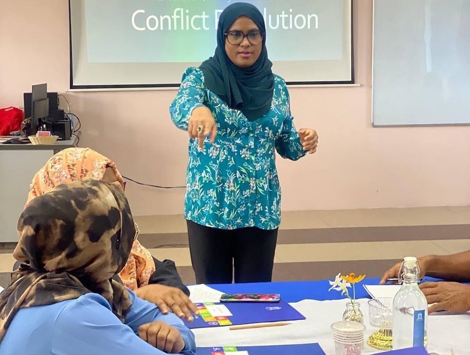 Conflict Resolution training held for support staff and security officers of MNU Hithadhoo Campus and 6 other institutions of Addu City.  

The session was facilitated by Ms. Aishath Leeza, Acting Dean of MNU Business School

#MNU #conflictresolution #supportstaff #training
