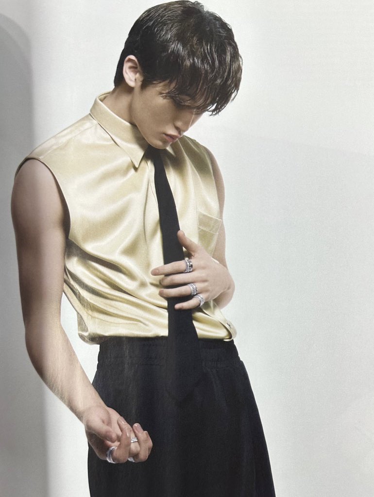 cry4lmk's tweet photo. model mark ohhh https://t.co/LHELBSmXUN
