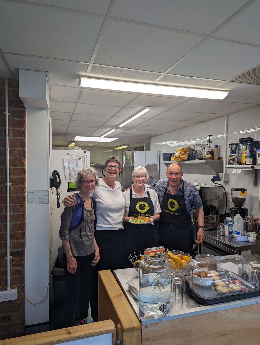 TheFoodWorksSHF's tweet photo. Our fantastic #Upperthorpe volunteer team serving up delicious surplus food! Join our volunteer team and help reduce food waste today! 💚👇
.
https://t.co/Y0JeLjT6Tt
.
#foodforsheffield #sheffield #localfoodsystems #RepurposeYourSurplus #surplusfood https://t.co/BtE6D5bhqT