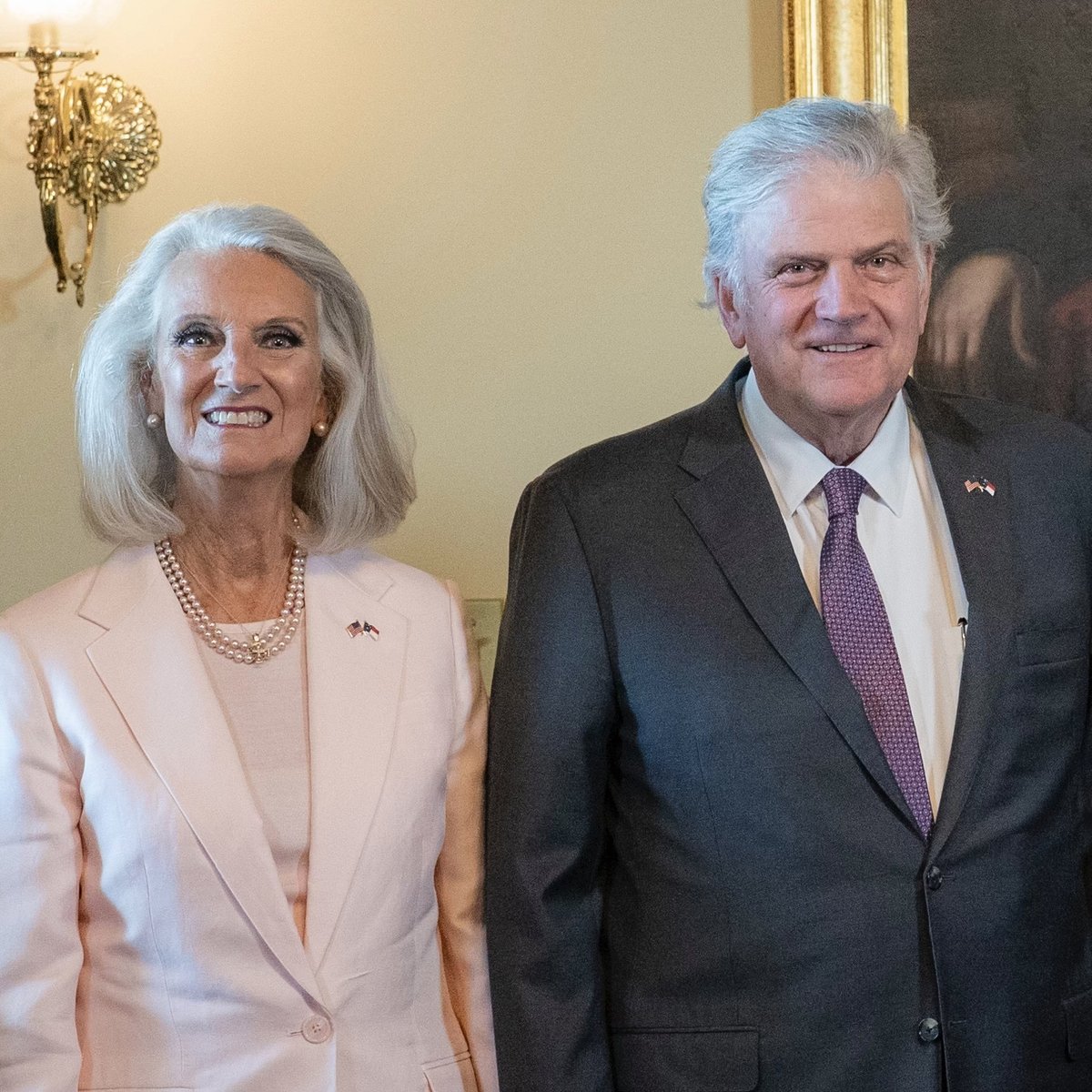 Happy Birthday to my sister Anne @AGLotz! It was great to get to spend some time with her a few days ago in DC as we were there for the unveiling of our father @BillyGraham's statue in the U.S. Capitol.