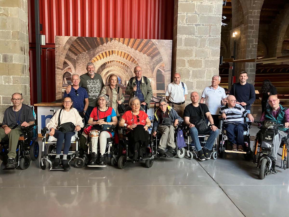 AdfSfeliu's tweet photo. Sortida anual de l’@AdfSfeliu, Can Llovera, voluntaris i persones de l’@ajsantfeliu, vam  visitar el Museu Marítim de Barcelona. Després d'un dinar de germanor al restaurant,  vam fer una volta pel Port Vell. En general tot va anar perfecte! #SantFeliu https://t.co/5QW9yvtR2w https://t.co/mK8QBxZNrc