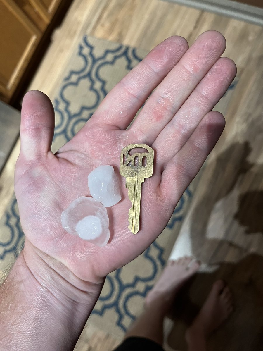 _cowpie's tweet photo. @NWSOmaha 156th and state https://t.co/xGlWA7nu5g