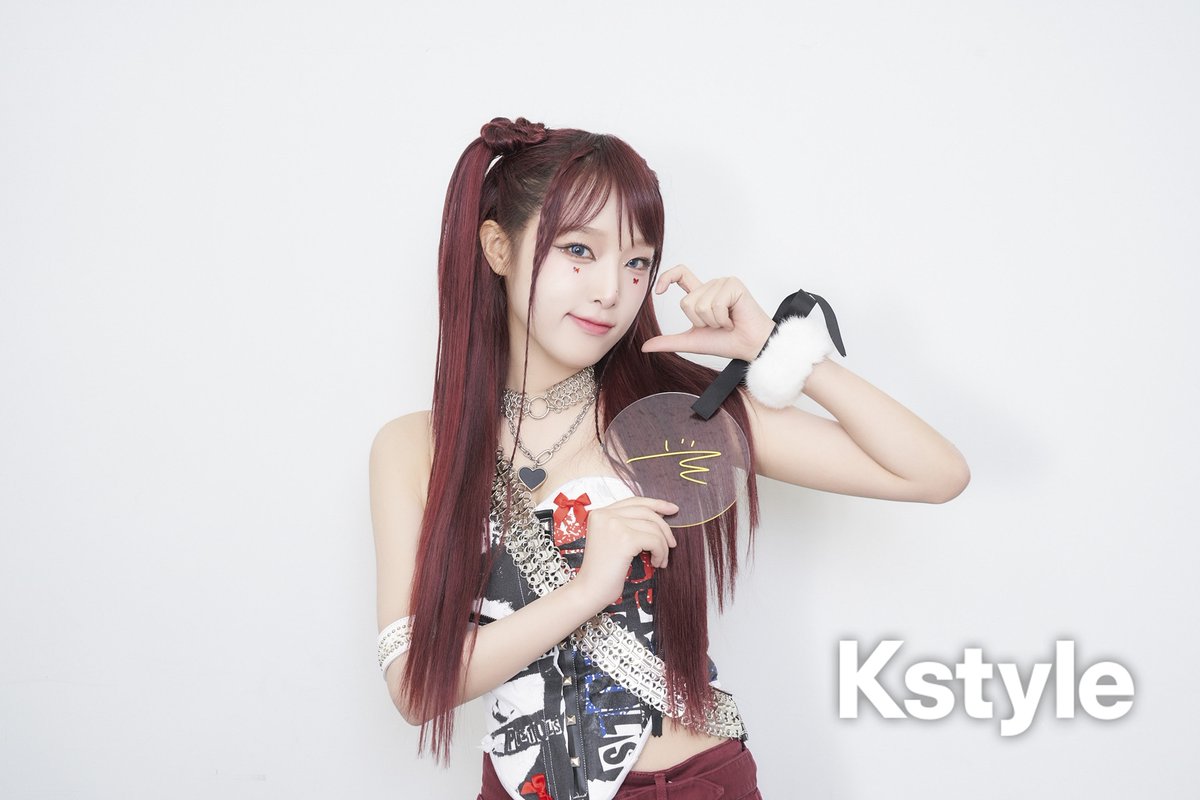 Kstyle_news's tweet photo. 【プレゼント】
Kstyle PARTY出演🎉
#YENA 直筆「ゼロ距離カメラ」サインパネルを1名様に！

▼応募
①@Kstyle_newsをフォロー
②この投稿をRP
③TikTok「ゼロ距離カメラ」の感想をリプライ

・5/23（木）AM11:00〆切

▼バクステ取材映像・写真を大公開📸✨
https://t.co/T1h6O7mqFJ

#イェナ #チェイェナ #KstylePARTY #Kstyleメイキング #ゼロ距離カメラ